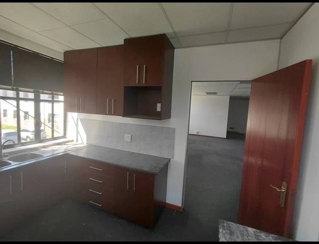 173M² OFFICE TO LET IN BRYANSTON